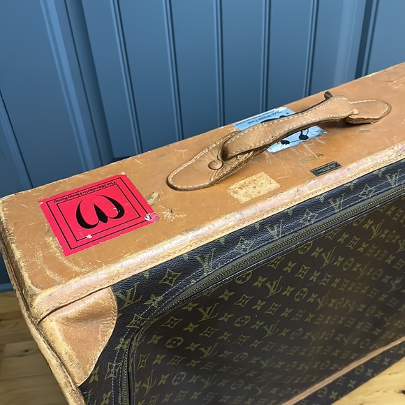 Louis Vuitton Luggage - Picture 3 of 9